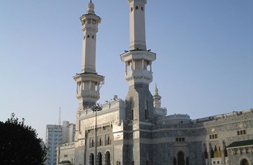 An image of a mosque in Mecca