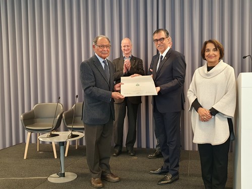 Professor Farouk Topan receiving the Professor Emeritus certificate from President AKU Sulaiman Shahabuddin at the Aga Khan Centre in London 2022.